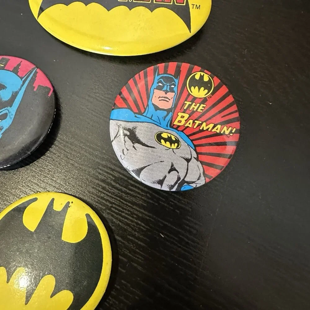 VINTAGE 1940 1982 LOT of 4 BATMAN pins buttons DC Comics Bat Collectibles Oval